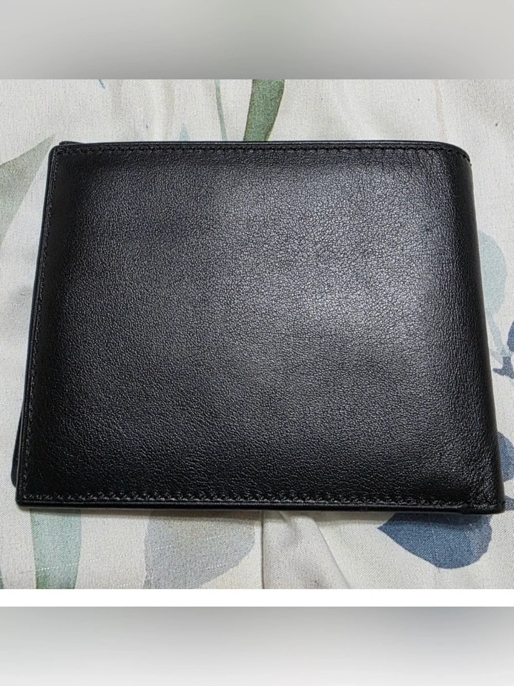 Tumi Men’s Delta Slim fold Black Leather Wallet RFID Technology- Like New